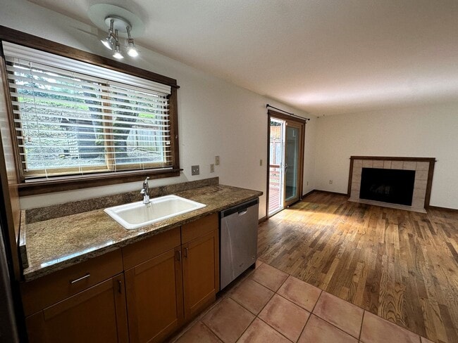 Building Photo - 3Bd/2Ba Sammamish House