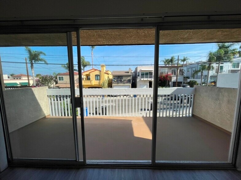 Building Photo - 840 3rd St