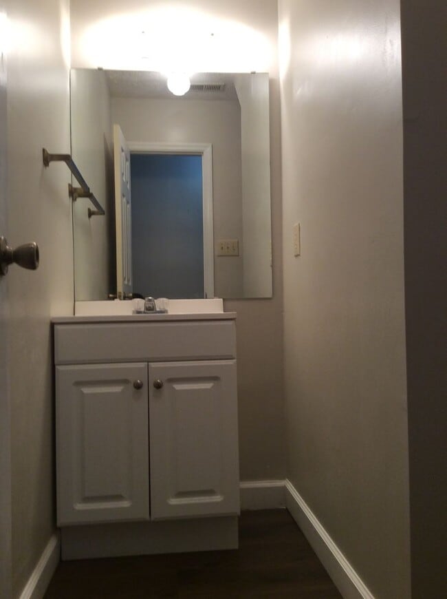 Building Photo - Located in the Heart of Havelock!