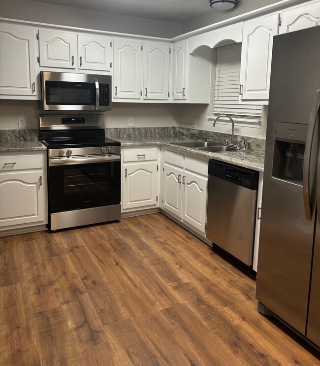 Building Photo - 1015 Katta Trce