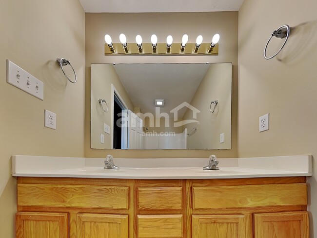 Building Photo - 5745 Turnbull Ct