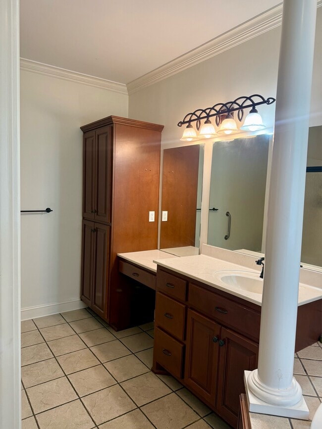 Building Photo - 364 Spring Hill Dr