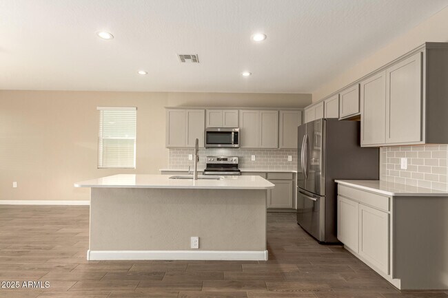 Building Photo - 1357 E Chillingham Rd