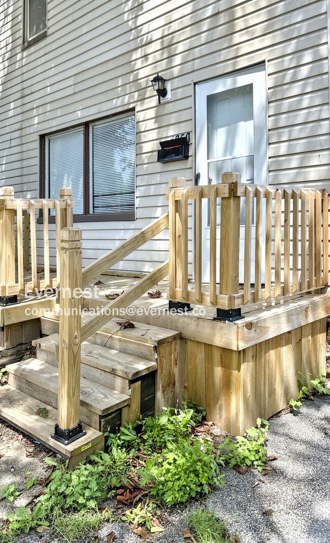 Building Photo - 1050 Holmden Ave