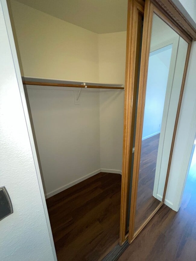 Building Photo - Charming 4 Bedroom Home For Rent