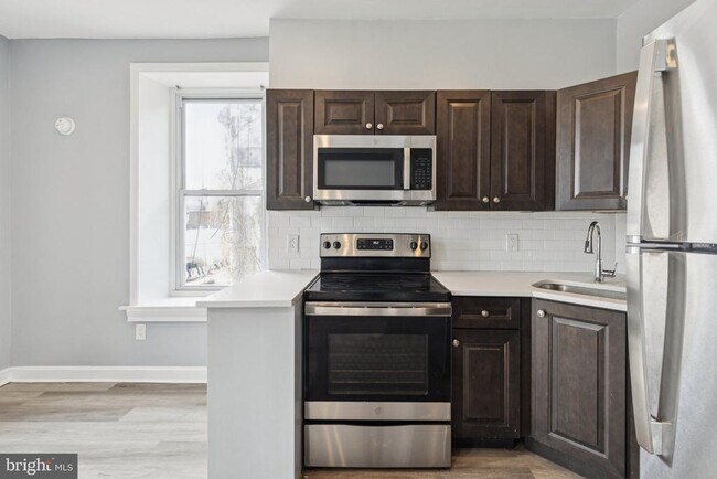 Building Photo - 21 E Price St