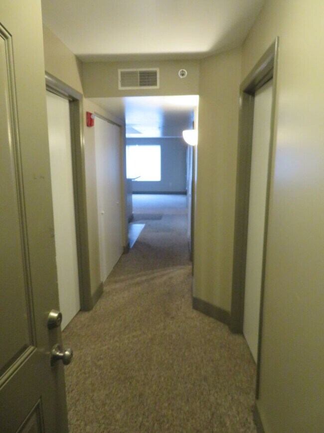 Building Photo - Lake Plaza Condominiums 3BD/2BA FALL 2025 ...