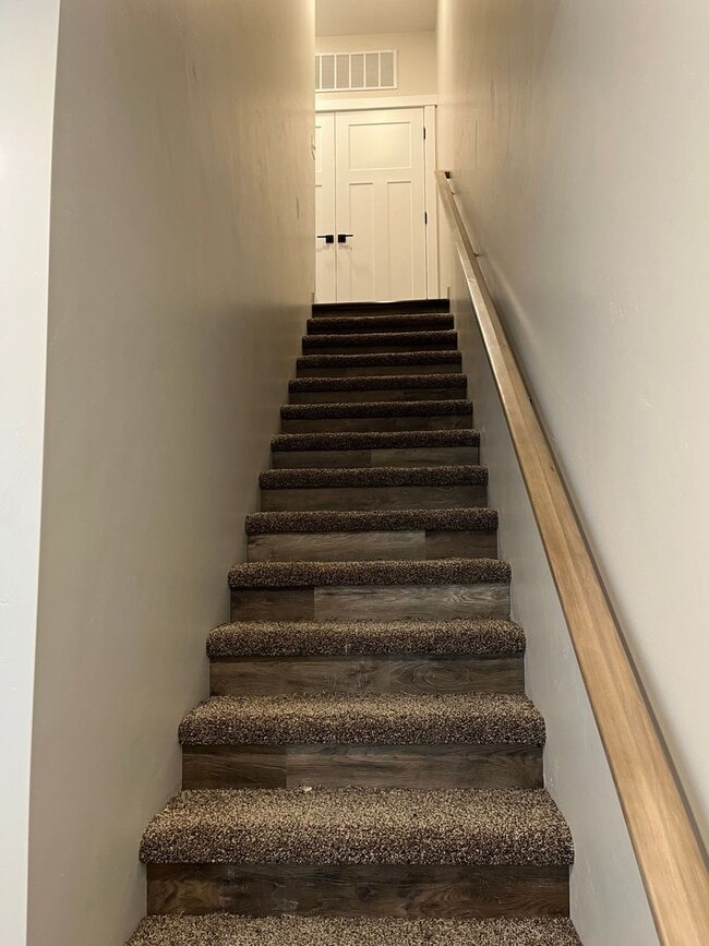 Building Photo - Reduced Rent! Rent Special $100 Off the First 2 Months! Available Now!