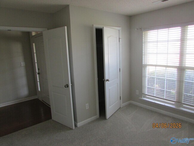 Building Photo - 226 Shadow Ct SW