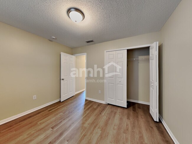 Building Photo - 214 Strada Dr