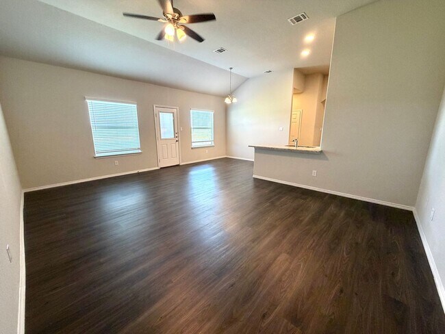 Building Photo - Come live in Knox Ridge!