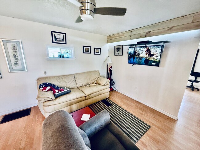 Building Photo - 1419 Turkey Creek Dr NE