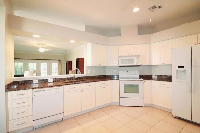 Building Photo - 5532 Sir Churchill Dr