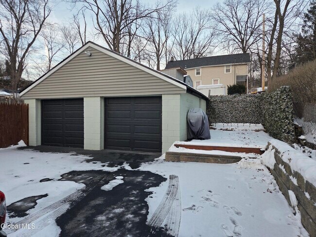 Building Photo - 669 Pawling Ave