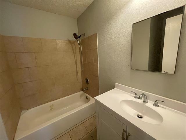 Building Photo - 4611 Wedgewood Dr