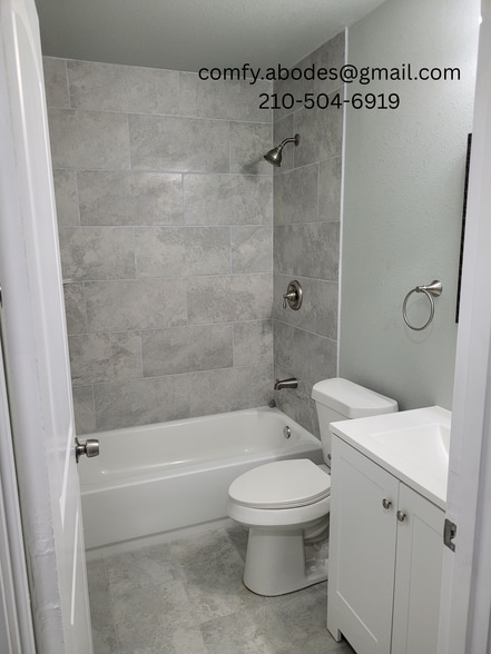 Building Photo - 5414 Green Grove St