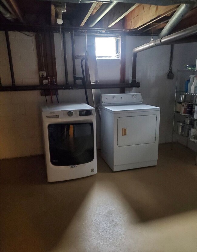 Building Photo - Single Family 3 Bedroom 1.5 Bath