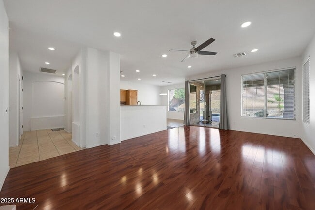 Building Photo - 1642 W Windsong Dr