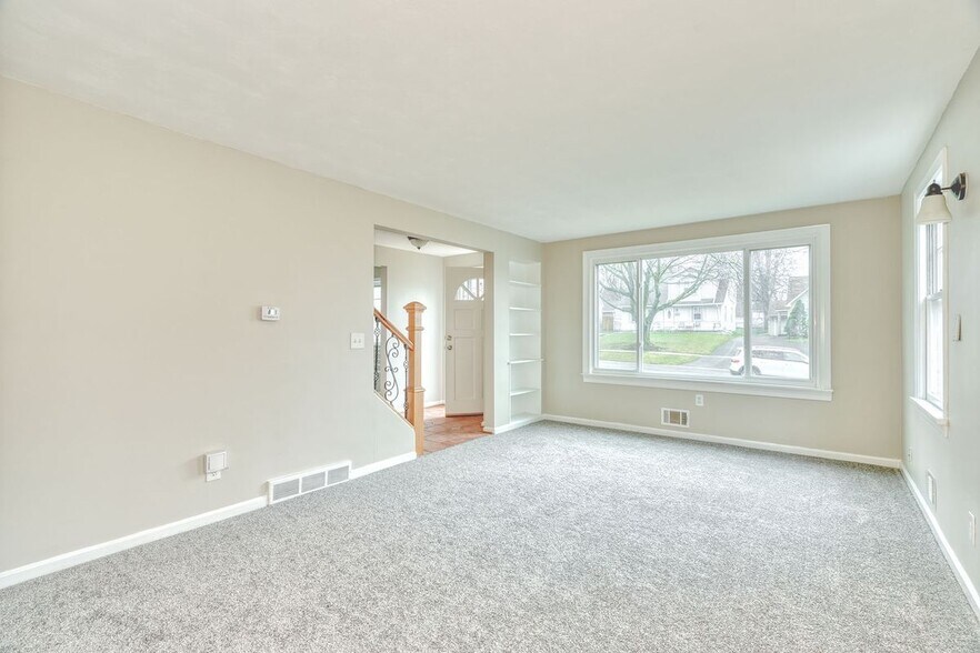 Building Photo - 170 Hilltop Rd