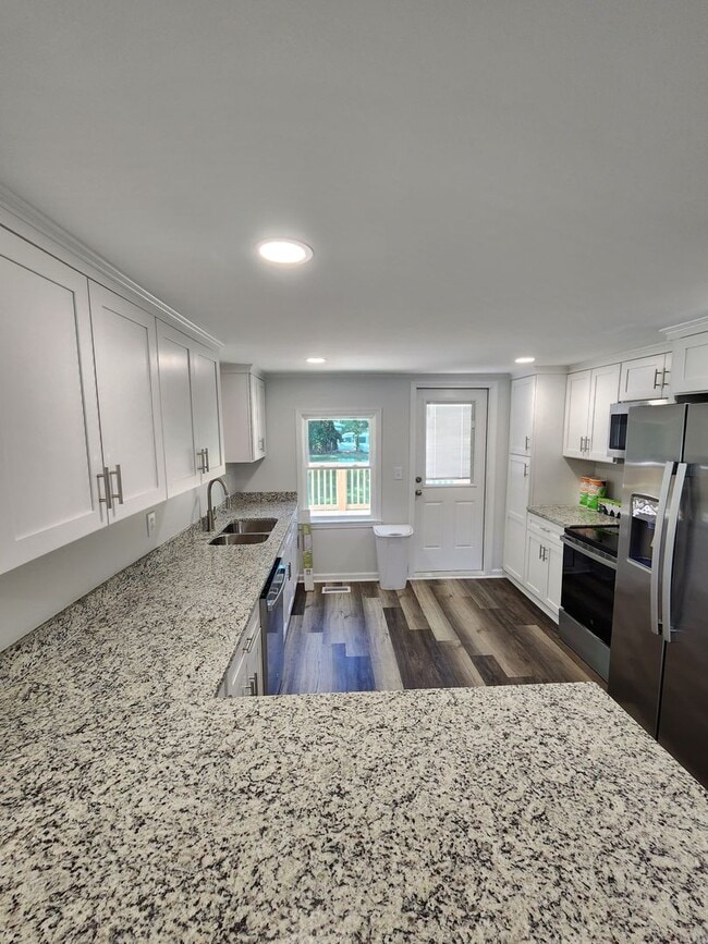 Building Photo - Apex-Durham /3BR Jordan Lake House
