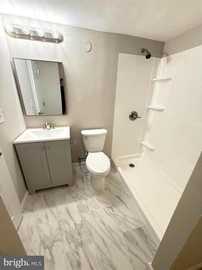 Building Photo - Remodeled 2 bedroom / 2 full bathroom
