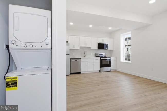 Building Photo - 100 W Front St