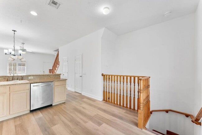 Building Photo - 2469 NE 14th St