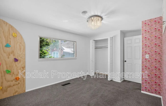 Building Photo - 125 S 200 W
