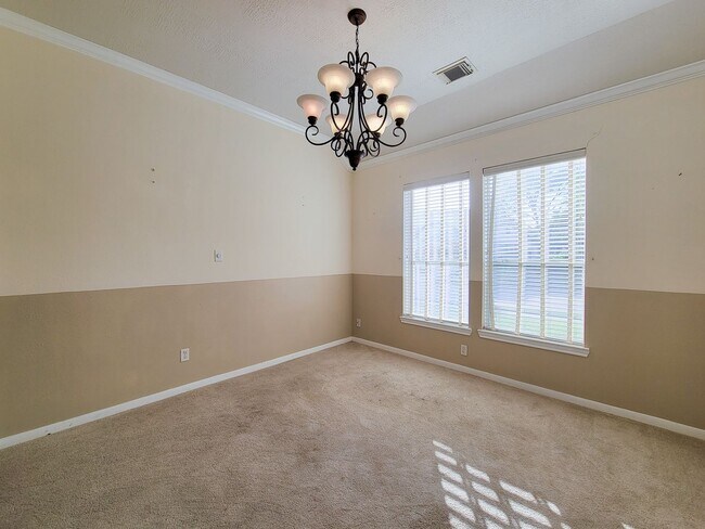 Building Photo - Fantastic looking 4 bedroom and 2 bathroom home in a great neighborhood nestled in the heart of S...