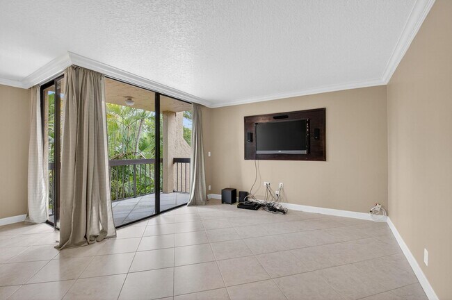 Building Photo - 450 Egret Cir