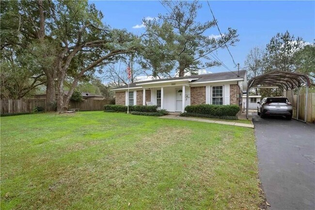 Building Photo - 2511 Club House Rd