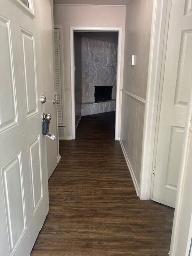 Building Photo - Spacious 5 bedroom Home located in the heart of Burleson!