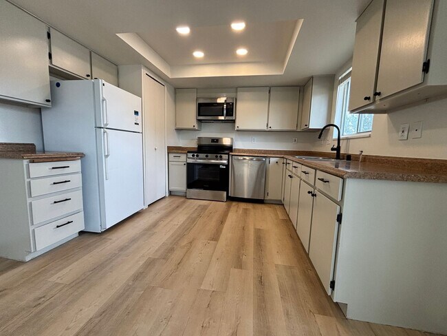 Building Photo - 692 W 1400 S