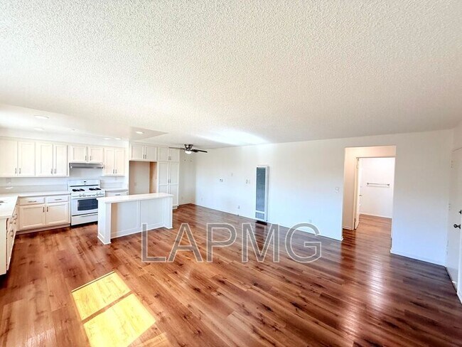 Building Photo - 207 N Mathews St