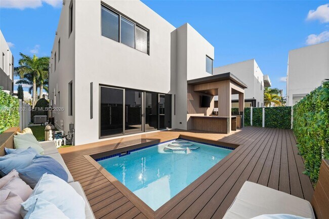 Building Photo - 7534 NW 98th Ave