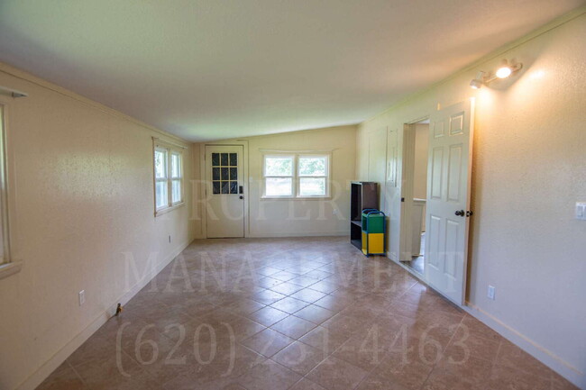 Building Photo - Charming 2-Bedroom 1-Bath + Bonus Room Far...
