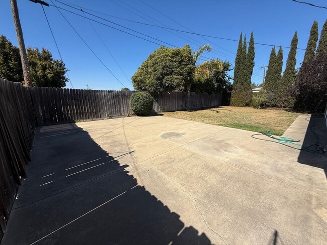 Building Photo - Charming Remodeled 3 Bedroom / 2 Bathroom ...