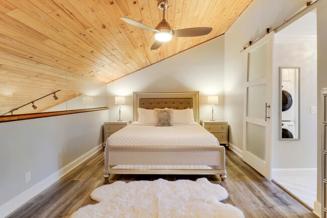 Building Photo - 204 Old Meadow Way