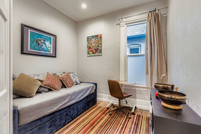 Building Photo - 536 E 2nd Ave