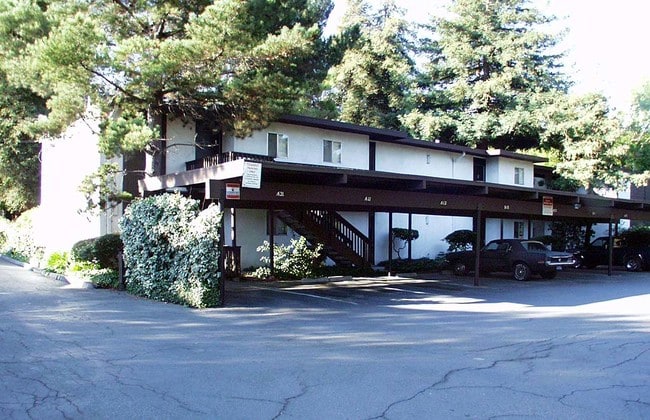 Building Photo - Redwood Manor Apartments