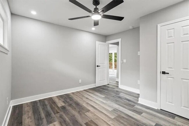 Building Photo - 724 Cowan Rd SE