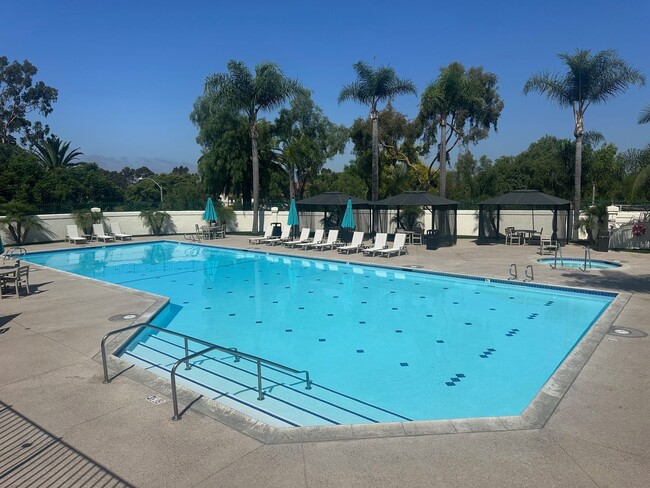 Building Photo - 3 Bedroom(plus loft), 2.5 Bath Home with Stunning Views and Modern Upgrades