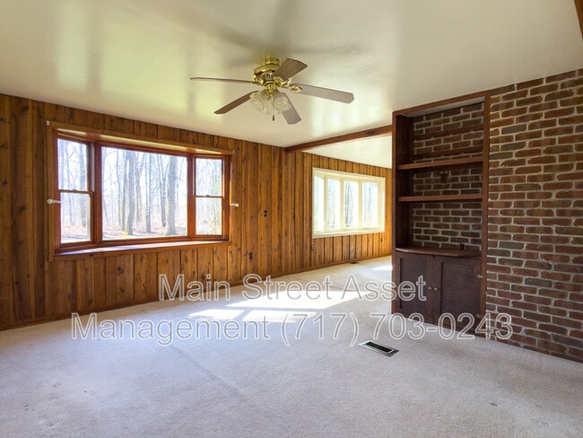 Building Photo - 735 Yellow Hill Rd