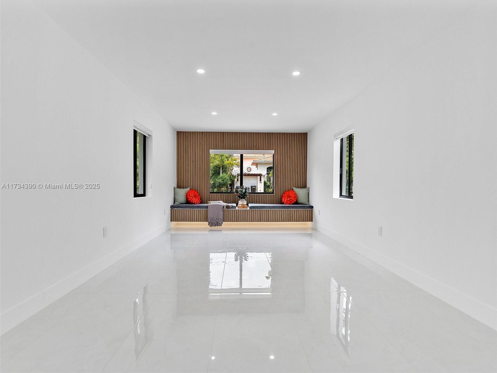 Building Photo - 420 N Shore Dr