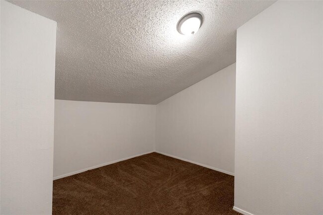 Building Photo - 12232 Bob White Dr