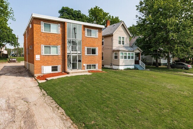 Building Photo - Elliott Apartments