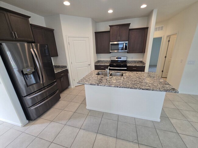 Building Photo - Like-New Home in Southeast Tucson’s Most Desirable Neighborhood!