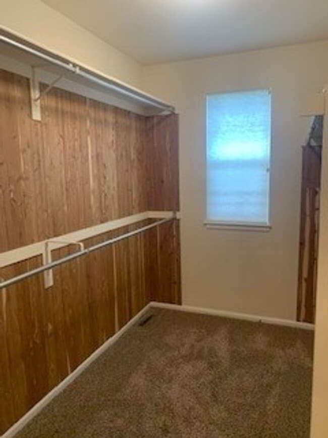 Building Photo - Single Family home located in Desirable Home Farms neighborhood