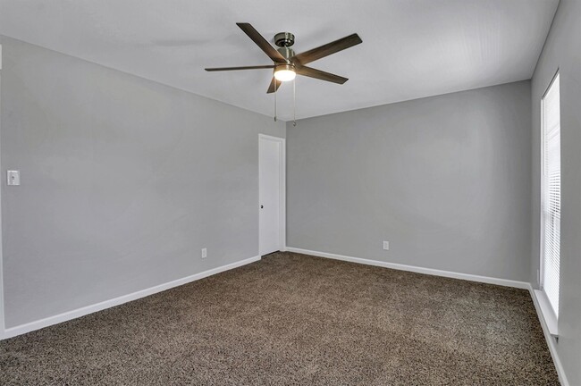 Building Photo - 401 S Cannady Dr
