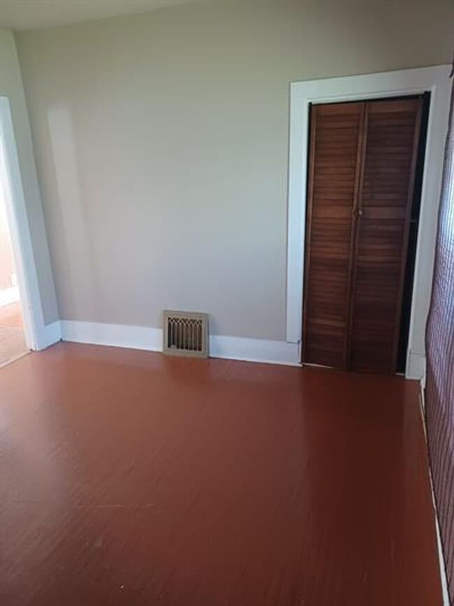 Building Photo - House Available for Rent